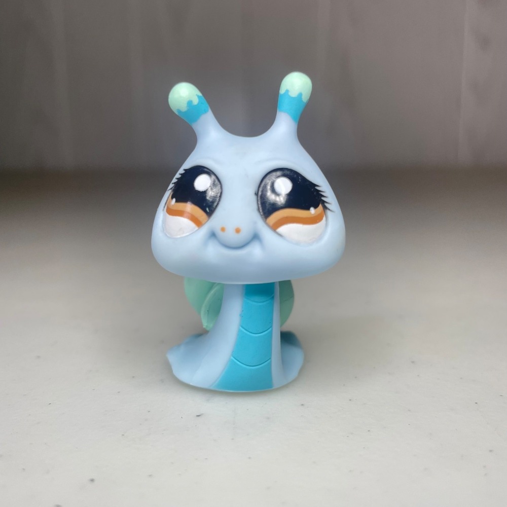 Hasbro Littlest Pet Shop Authentic 1151 Teal Green Snail Brown Eyes Rare